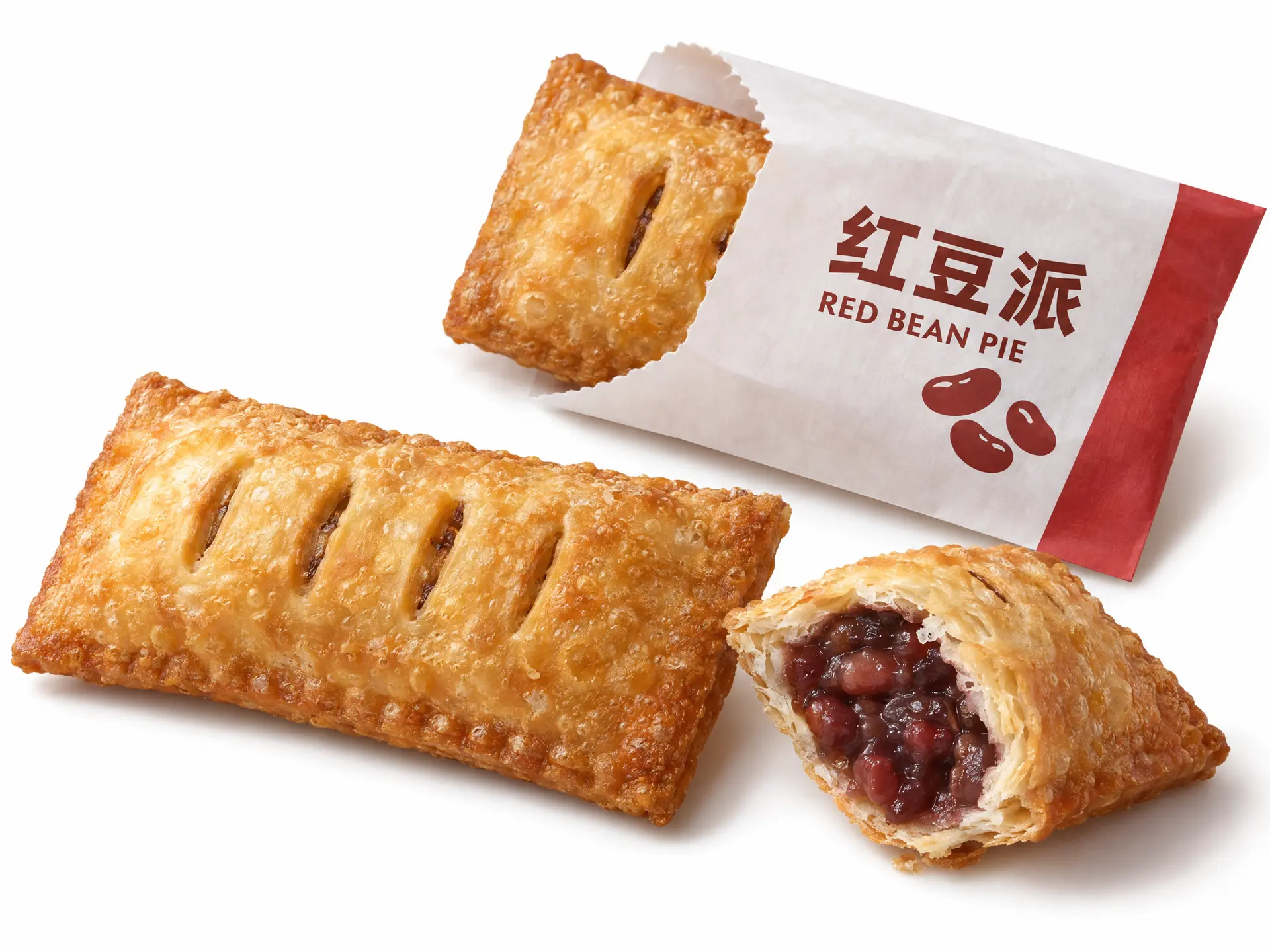 生成红豆派，一个完整的，一个有纸袋装着的，一个看到馅料的，白色背景